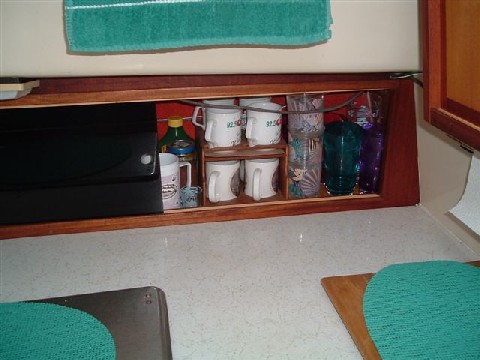 modaki inside cabin 004.jpg